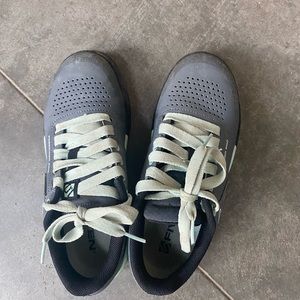Five ten mountain bike shoes women 7